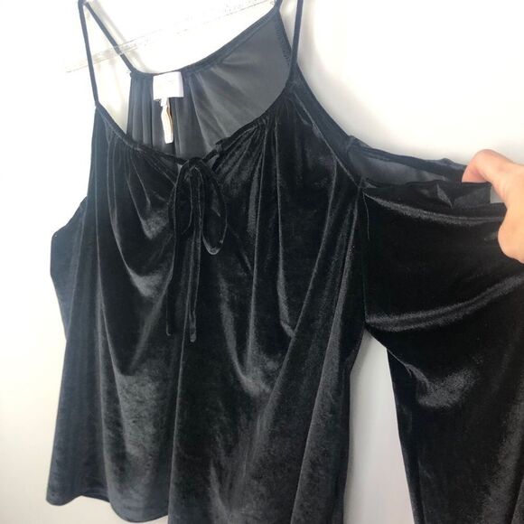 LAUNDRY BY SHELLI SEGAL | Black Velvet Peasant Top - Picture 4 of 11